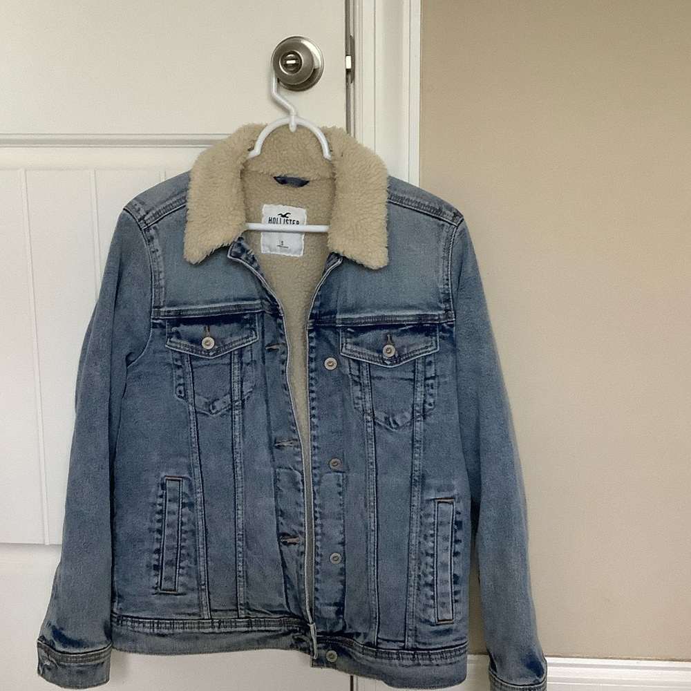 Hollister Light Blue Denim Jacket with Cream Sherpa Size Small
